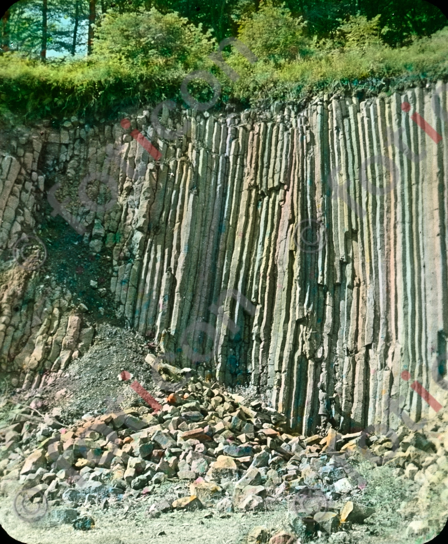 Basaltgestein | Basalt rock - Foto foticon-simon-162-005.jpg | foticon.de - Bilddatenbank für Motive aus Geschichte und Kultur